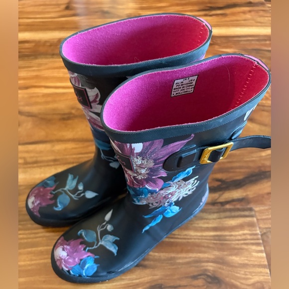 Joules Women’s Molly Welly Black Botanical Floral Rain Boots 39 8 M Mid Height - Picture 2 of 10